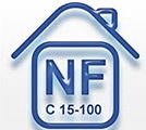 Norme NF C 15-100 : Conformité Électrique Résidentielle Logo bleu NF C 15-100 dans un cadre de maison stylisée, symbole de conformité aux normes électriques résidentielles françaises.